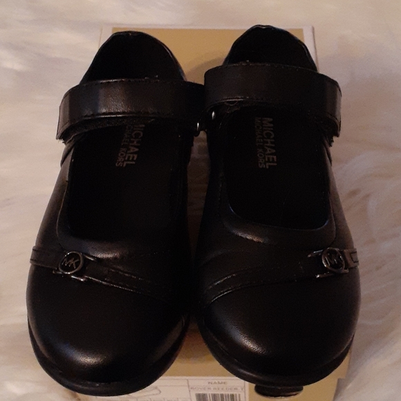 Black Shoes - Picture 4 of 4